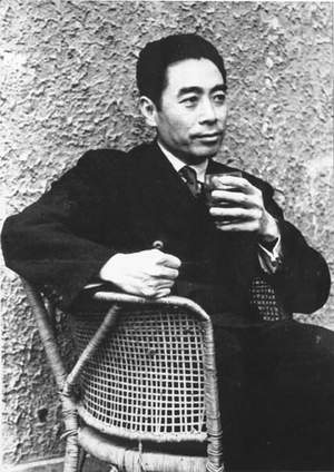 File:Zhou Enlai MeiyuanXincun17 Nanjing 1946.jpg