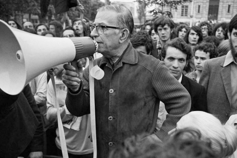 File:Sartre in the front 1968.png